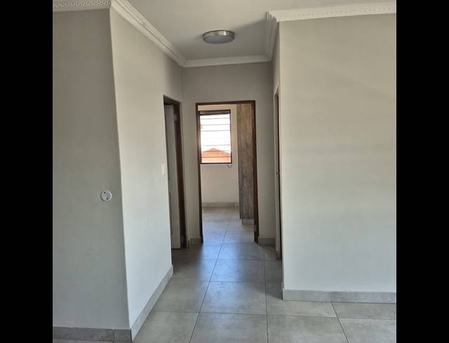 2 BEDROOM FLAT TO LET IN MONTCLAIR
